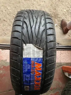 215 /45 R17 Maxxis
