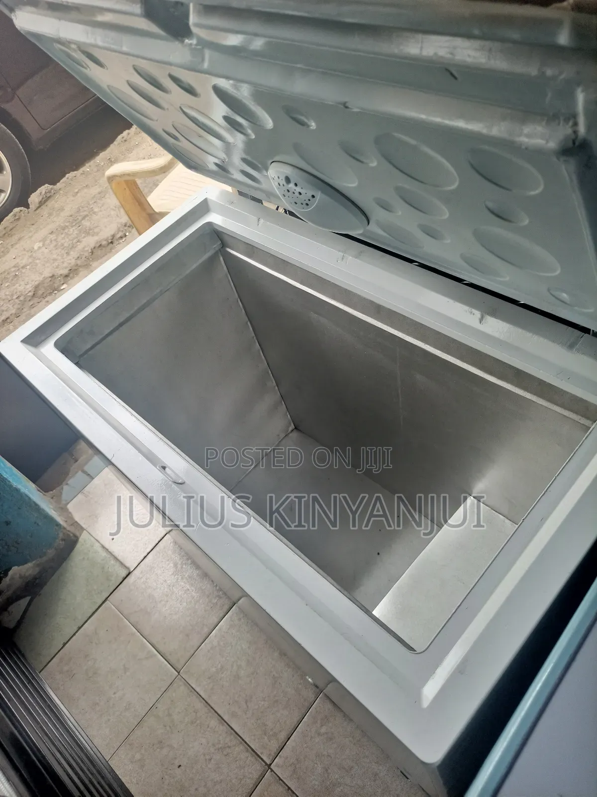 Medium Size Freezer 250L