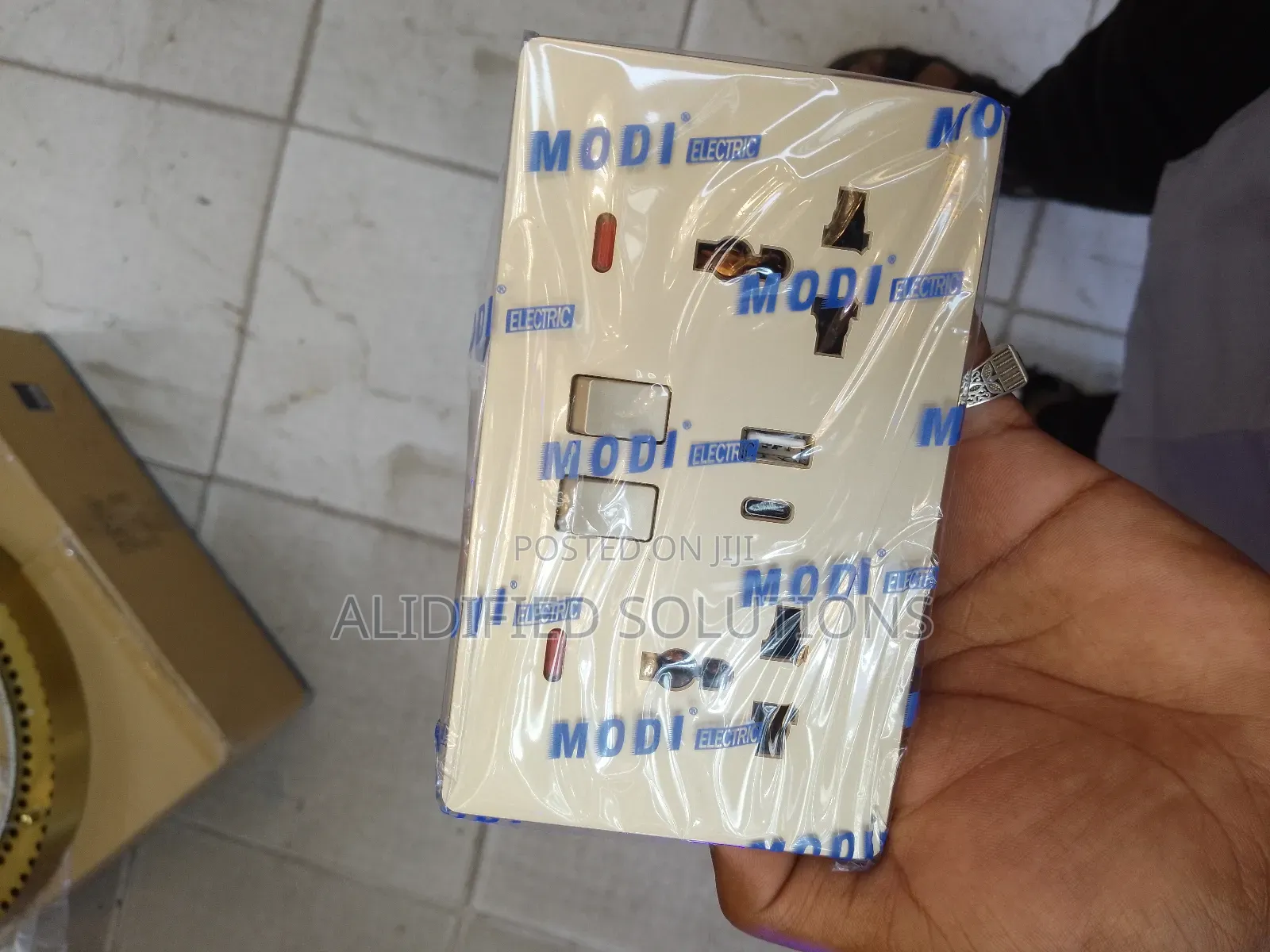 Modi Double Socket With Usb