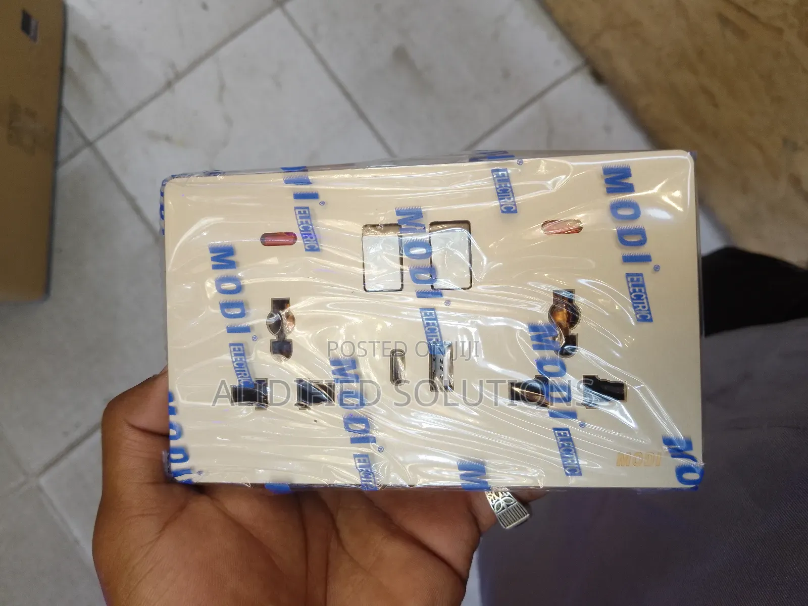 Modi Double Socket With Usb