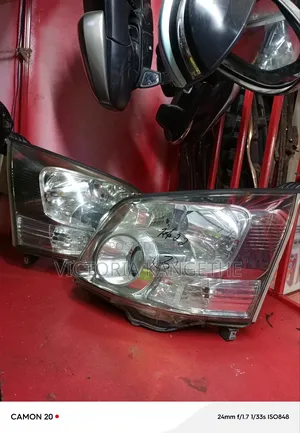 Noah 2008 Headlight Zenon Available