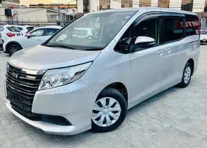 Toyota Noah 2.0 AWD (8 Seater) 2017 Silver