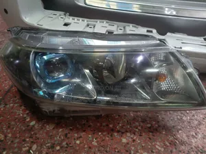 Suzuki Escudo/ Granda Vitara Right Xenon Headlight Assembly