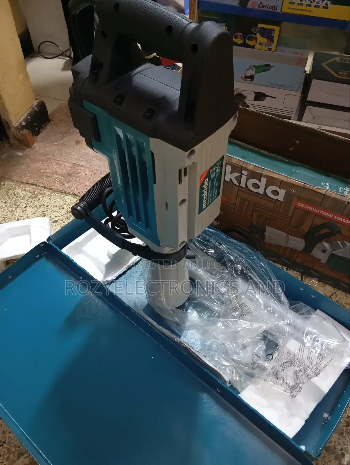 Makita Demolisher 2000 Watts