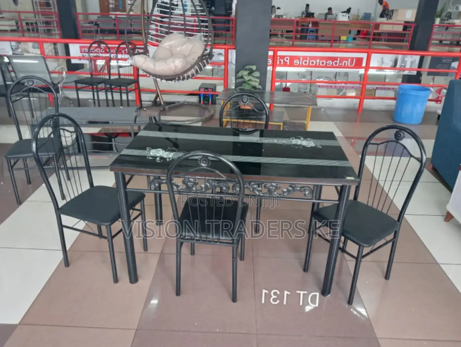 Dining Table> 4 Sitter Dinning Table