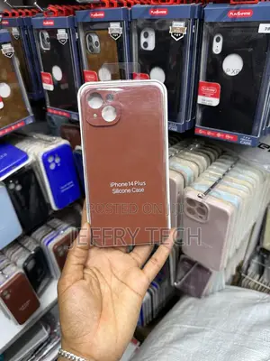 iPhone 14 Plus Silicone Case - Brown