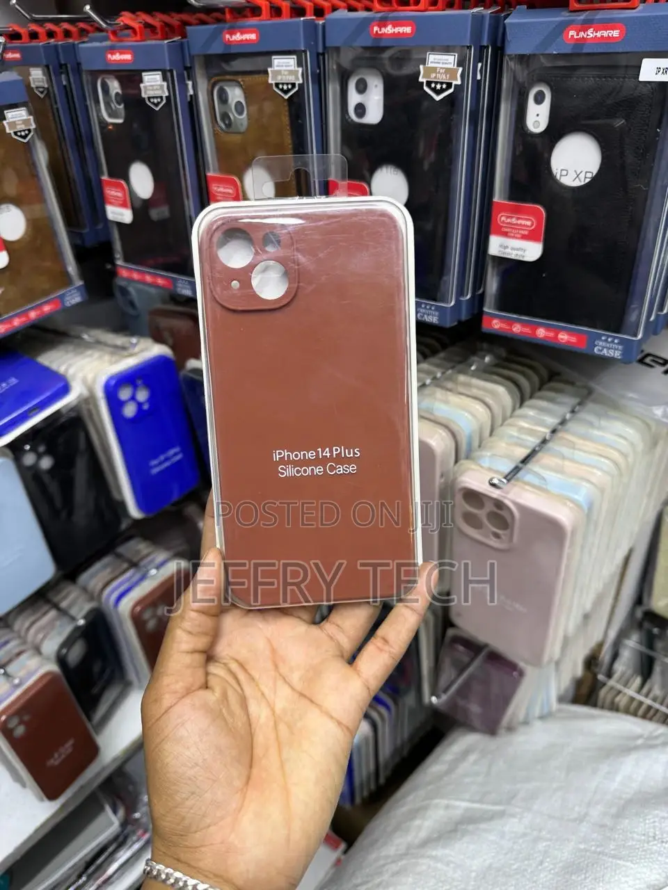 iPhone 14 Plus Silicone Case - Brown