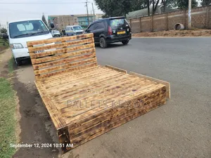 Beautiful Pallets Bed With Drawers