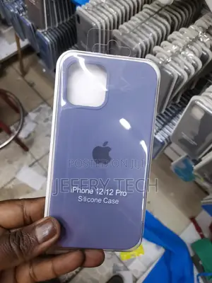 Purplesilicon iPhone 12/12 Pro Silicone Cover/Case