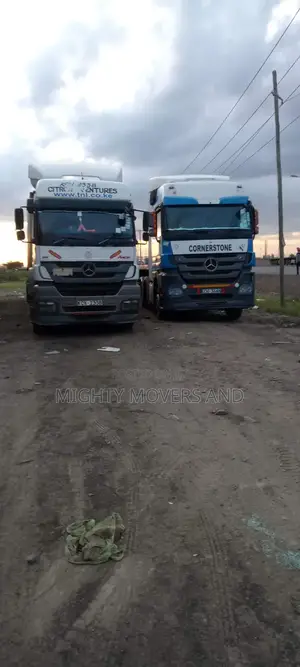 Transit Trailers Accessible for Transport Services