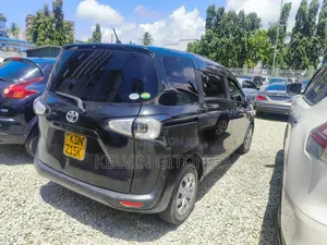 Toyota Sienta 2016 Black