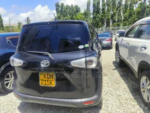 Toyota Sienta 2016 Black
