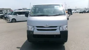 Toyota HiAce 2017 Silver