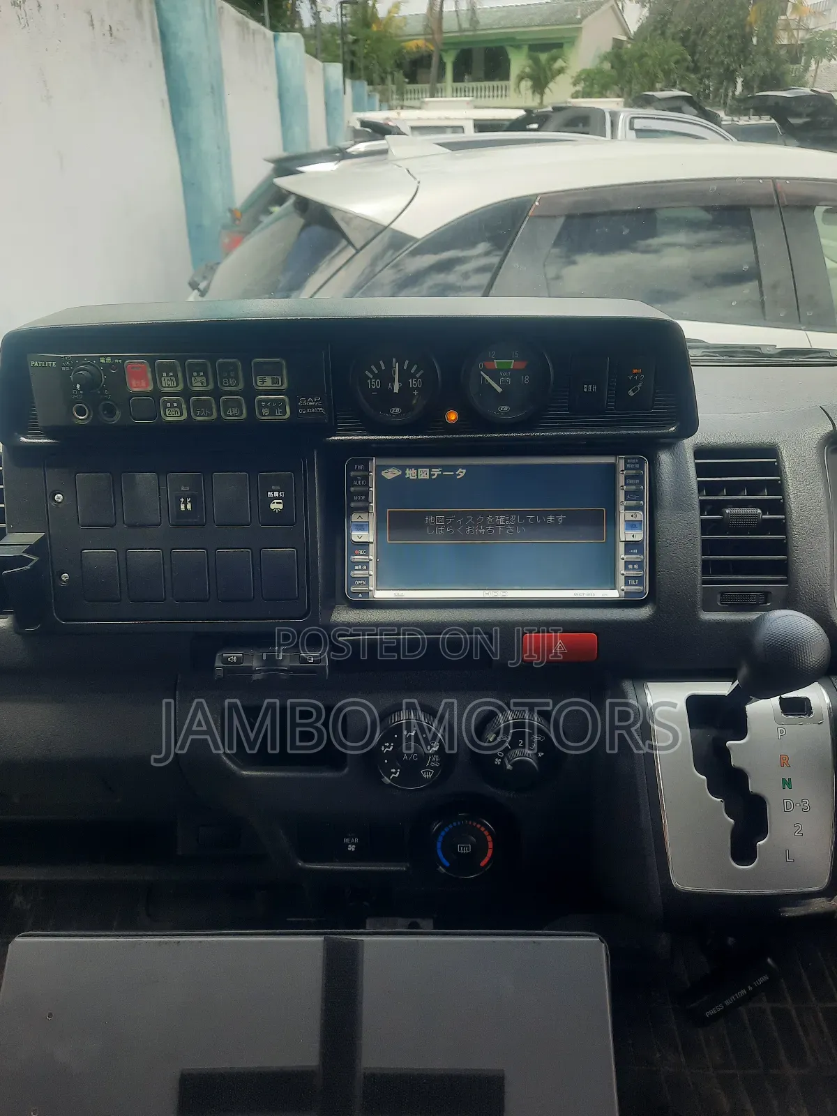Toyota HiAce 2017 White