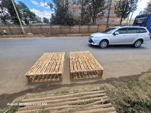 DIY Detachable Pallet Bed in Rustic Color - Size 5x6 Bed