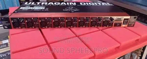 Behringer ADA8200 Preamp Ultragain