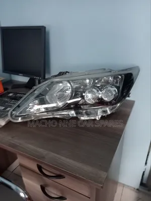 Toyota Camry 2014 Headlight
