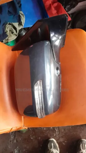 Land Cruiser V8 With Camera Side Mirror