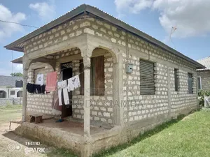 3bdrm Bungalow in Ugatuzi, Kiembeni for sale