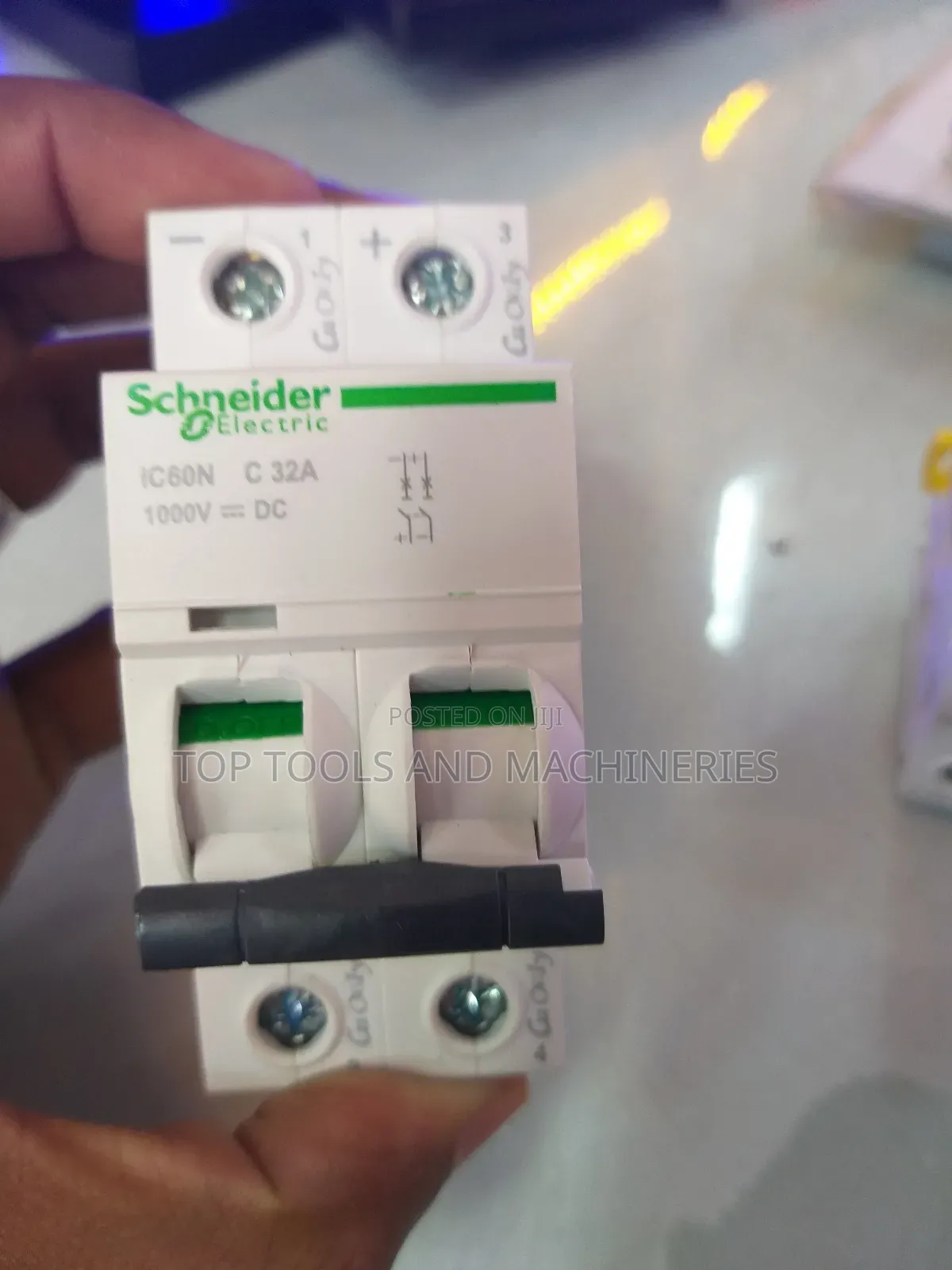 Schneider 32amp 1000V DC Breaker