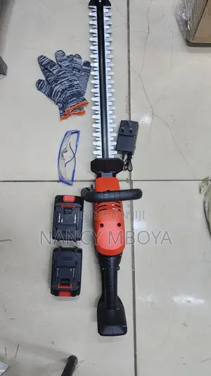 Cordless Hedge Trimmer With 2 Big Catteries