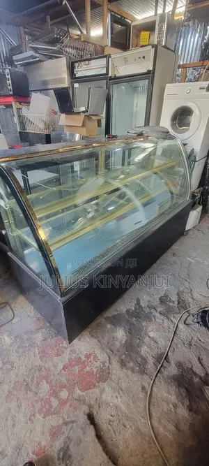 Cake Commercial Chiller