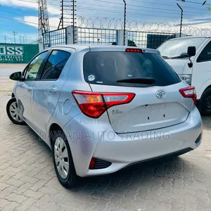 Toyota Vitz 1.3 AWD 5dr 2017 Silver