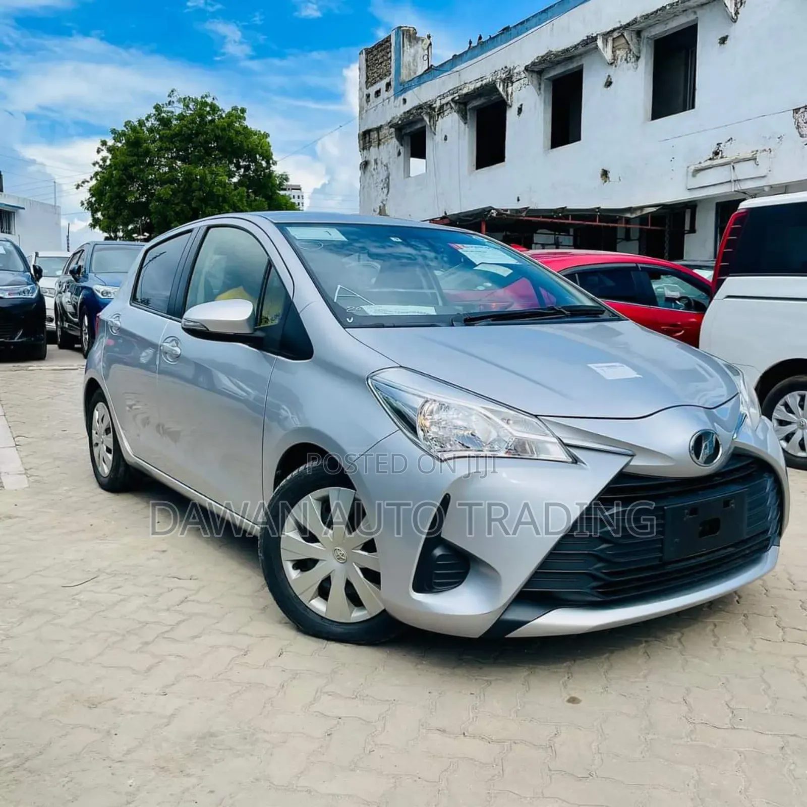 Toyota Vitz 1.3 AWD 5dr 2017 Silver