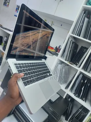 Laptop Apple MacBook Pro 2011 4GB Intel Core I5 HDD+SSD 500GB