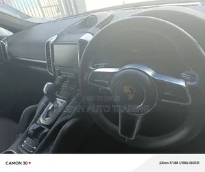 Porsche Cayenne 2017 White