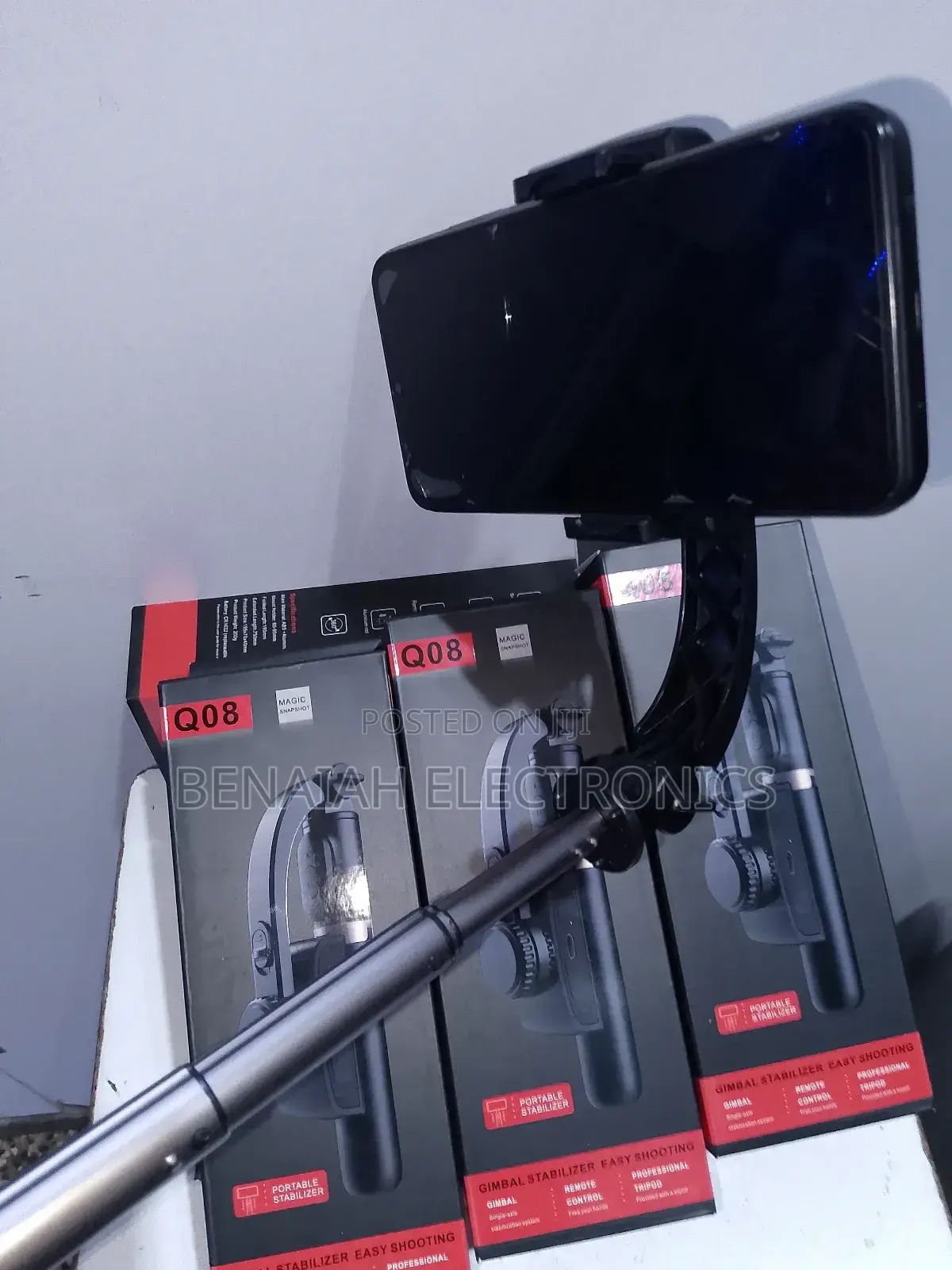 Q08 Gimble Stabilizer With a Tripod Stand