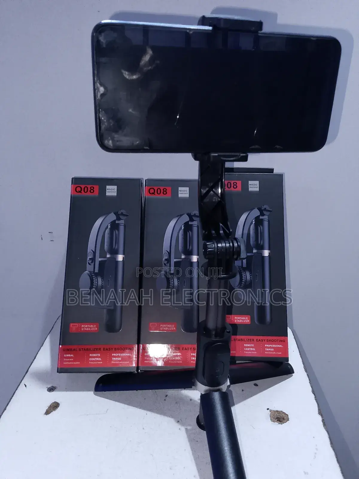 Gimble Stabilizer Q08 With Tripod Stand for Easy Shooting