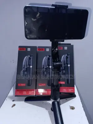 Gimble Stabilizer Q08 With Tripod Stand for Easy Shooting