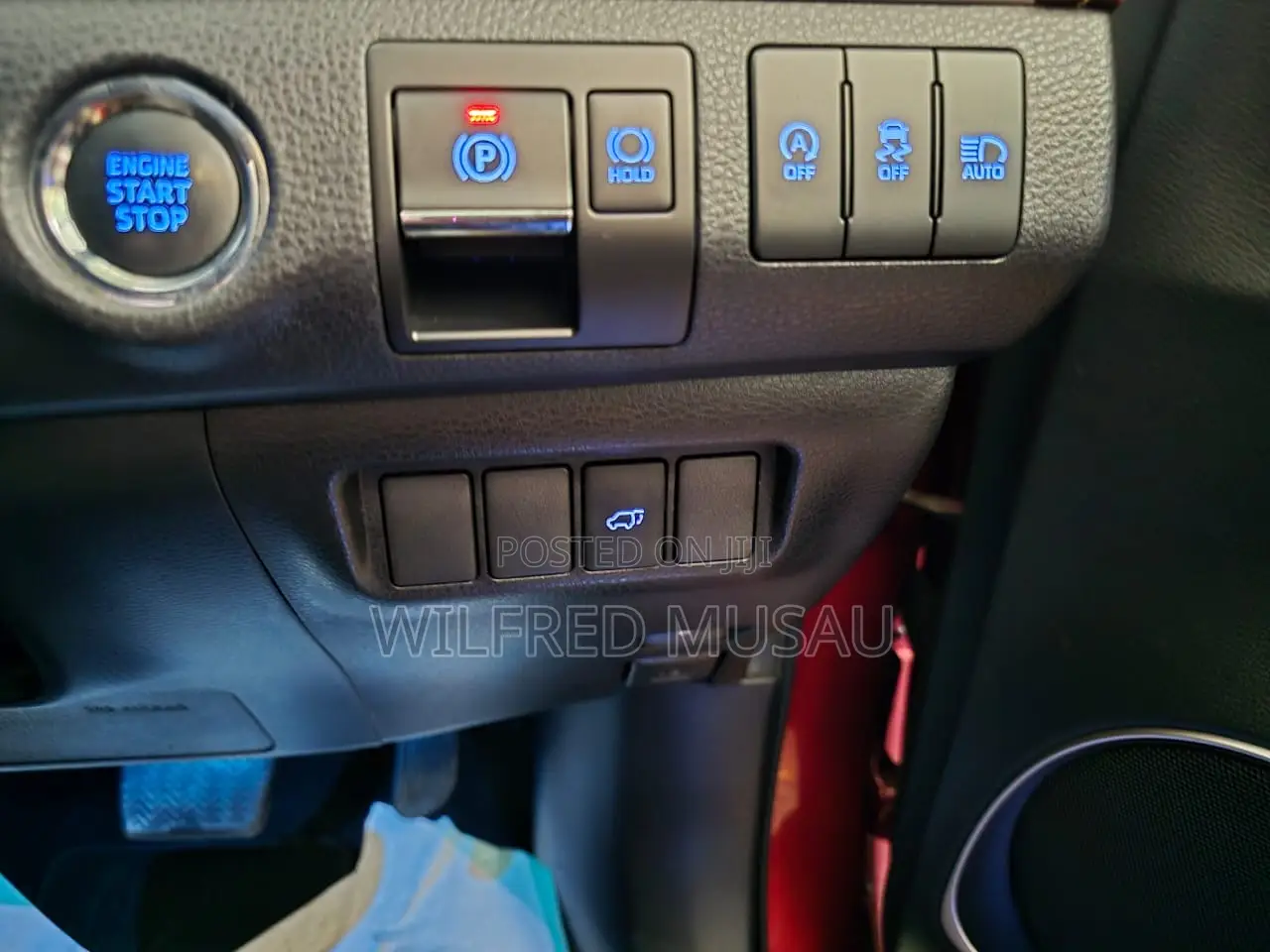 Toyota Harrier 2.0 2018 Red