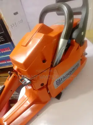 Husqvarna Power Saw 272 Machine