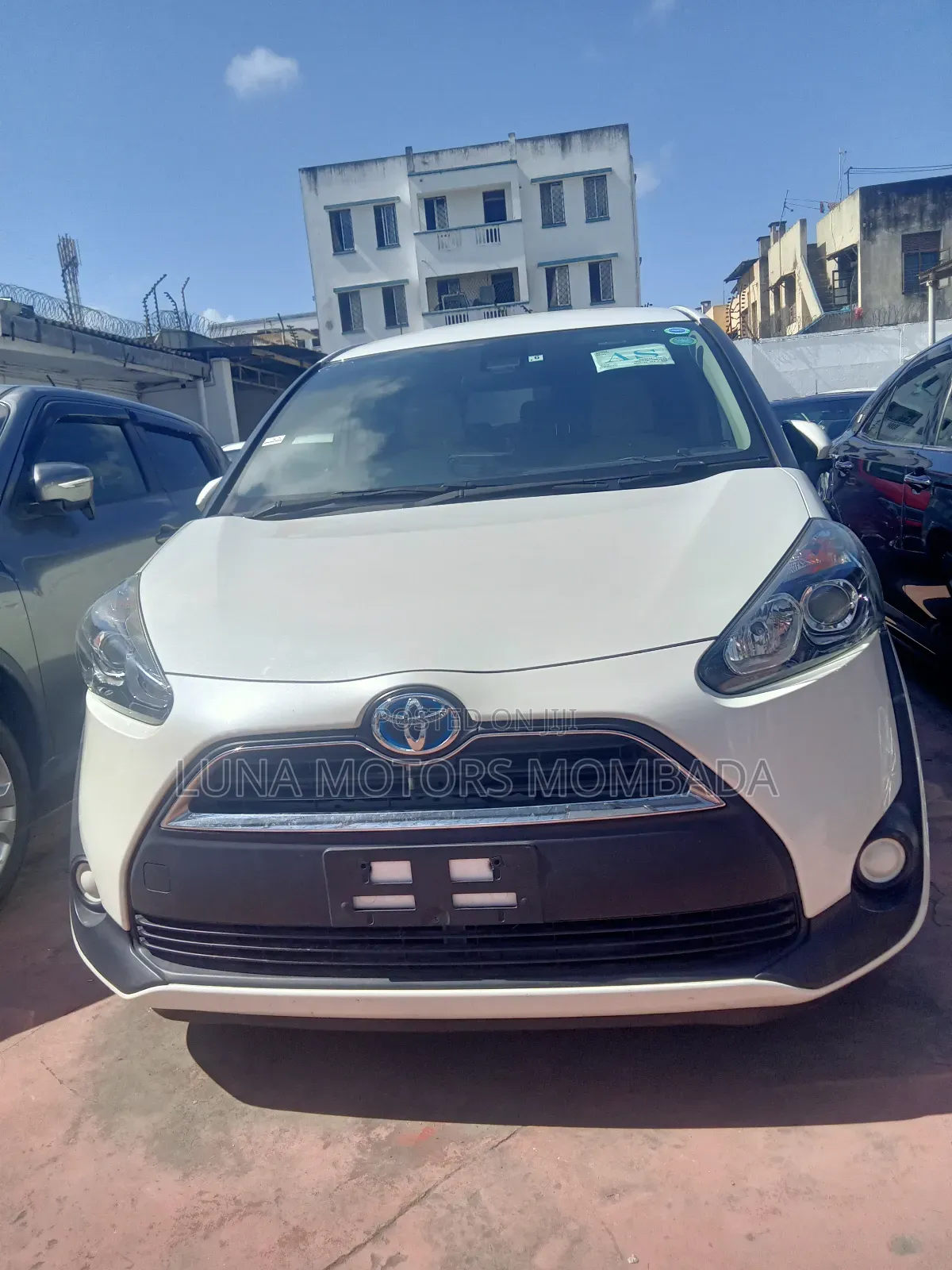 Toyota Sienta 2017 White