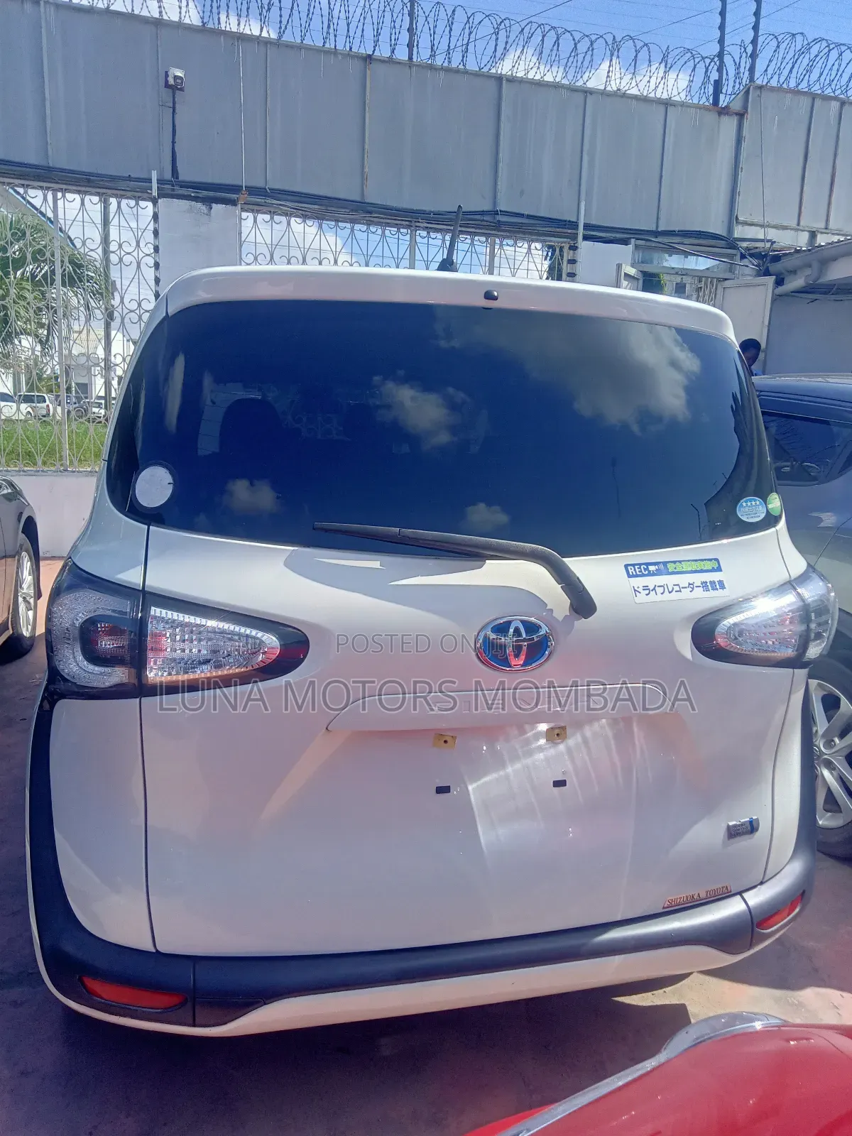 Toyota Sienta 2017 White