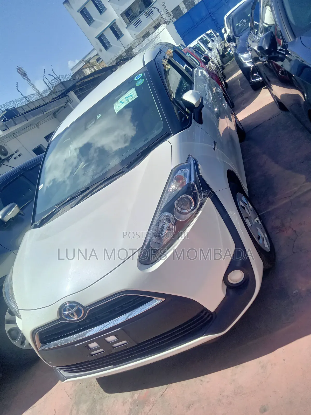 Toyota Sienta 2017 White