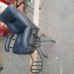 Simple Kinyozi Chairs