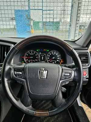 Toyota Crown 2017 White