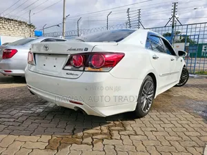 Toyota Crown 2017 White