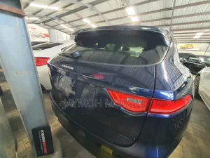 Jaguar F-Pace 2018 Blue
