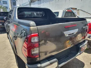 Toyota Hilux 2018 Brown