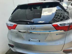 Honda Fit Shuttle 2018 Silver