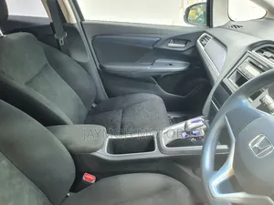 Honda Fit Shuttle 2018 Silver