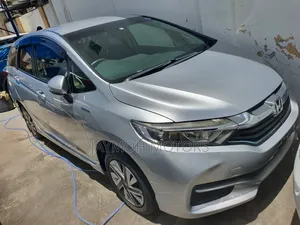Honda Fit Shuttle 2018 Silver