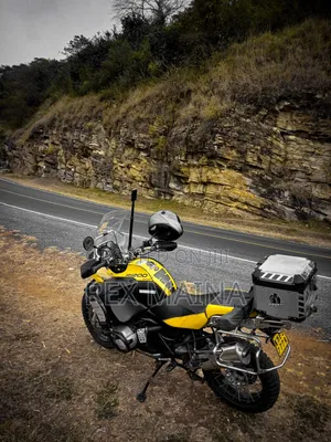 BMW R1200 2011 Yellow