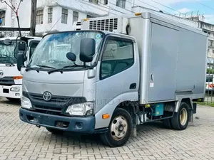Toyota Dyna 2017 Silver