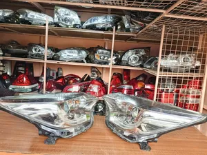 Ractis New Model Shinny Reflector Nonzenon Headlights