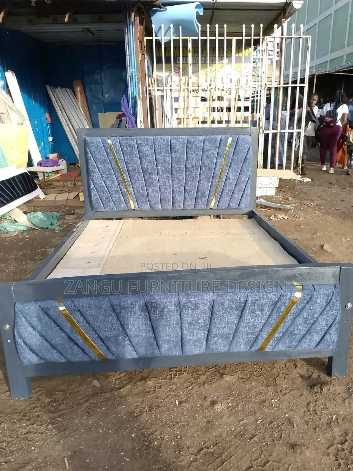 Cclassic Modern Mocket Bed